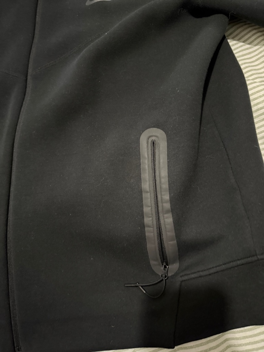 Nike Tech Fleece - Picture 4 of 4